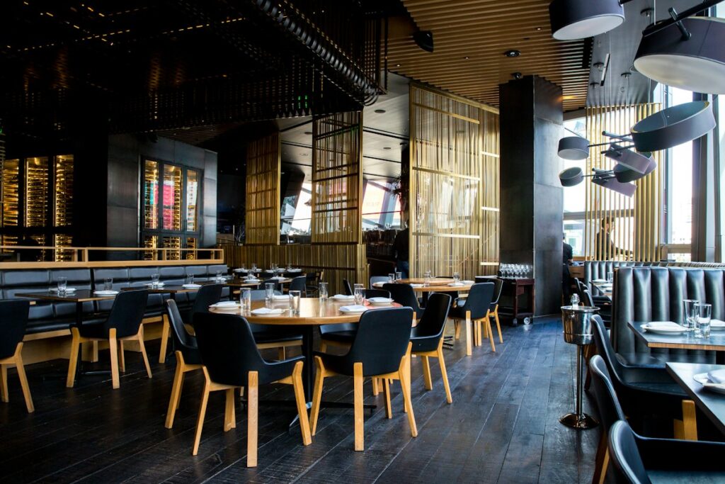 Ambiente de restaurante para demonstração de guia comercial